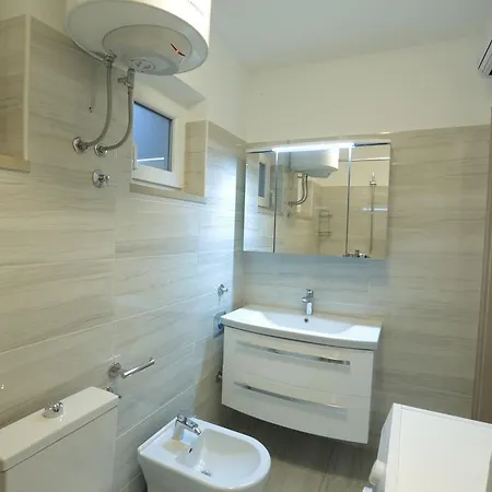 펜션 Cottage Holiday Home 오미스