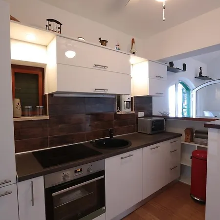 Cottage Holiday Home * 오미스