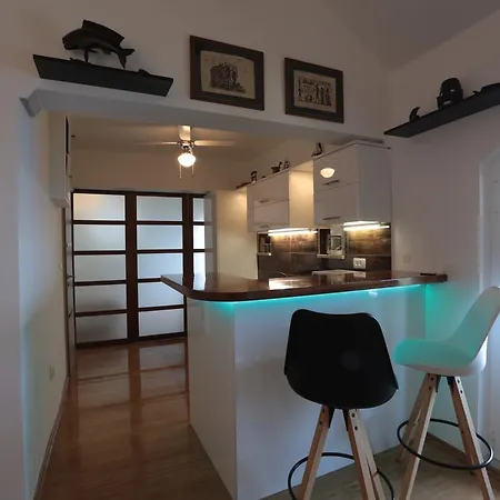 Cottage Holiday Home 펜션 오미스