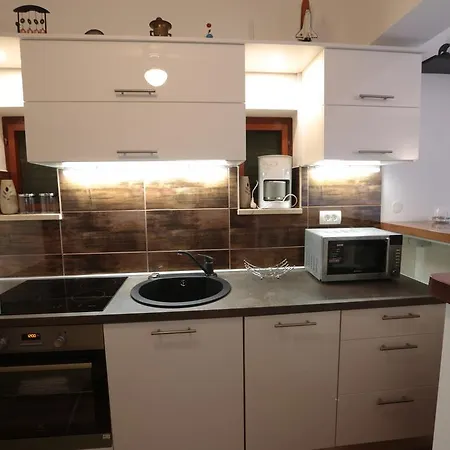 Cottage Holiday Home * 오미스